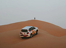 弹无虚发！邓肯-罗宾逊在训练师指导下进行专项三分球投射训练