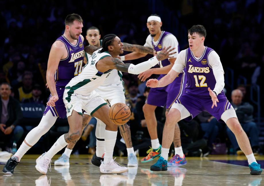 开云娱乐-字母哥21分 雄鹿105-101送湖人两连败